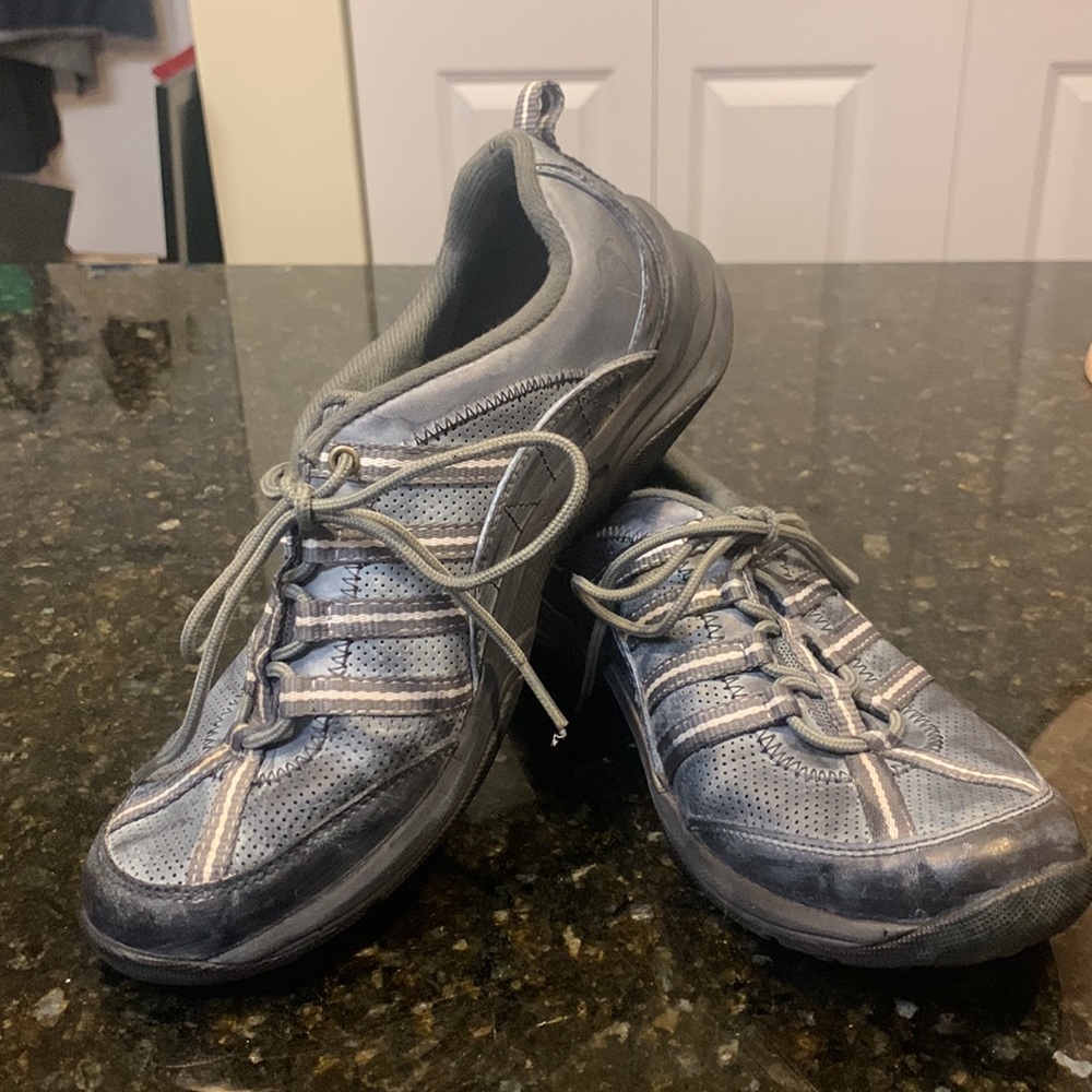 CLARKS LEATHER SNEAKERS